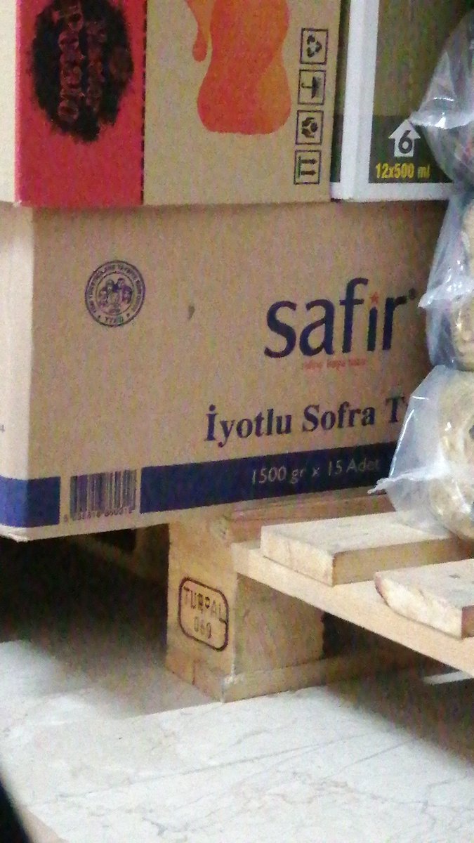 Depoda oturuyom bi baktım safir, benim gibi  feryamla kafayı sıyıracaksın
#Safir