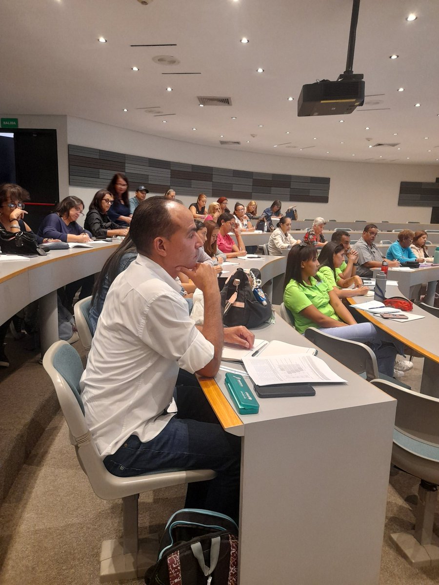 En la jornada de hoy trabajamos con los coordinadores que visitan las aulas cóml fortalecer el acompañamiento y el reporte pedagógico.