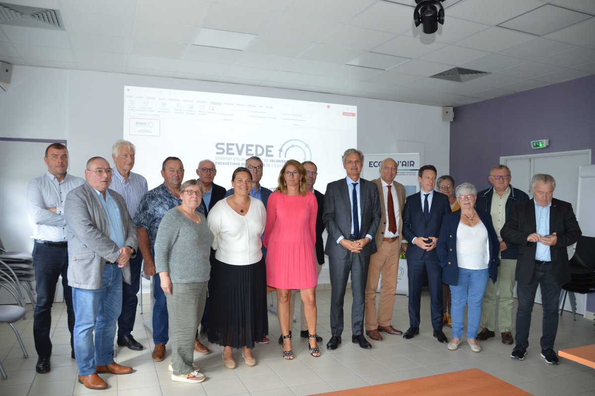 Hier,élections au <a href="/LeSevede/">Le_SEVEDE</a>:@VCaroloLutrot Présidente, <a href="/JBGastinne/">Jean-Baptiste Gastinne</a> 1er VP, <a href="/HdeLaBatie/">Hubert de La Batie</a> 2e VP, <a href="/FlorentStMartin/">Florent Saint Martin</a> 3e VP, Bruno Cadiou 4e Vice-président, Virginie Blandin 5e VP,Michel Marescot 6e VP, Joël Lebrun 7e VP,
Laurent Vasset 8e VP,Patrick Lefebvre &amp; Frédérick Denize, membres