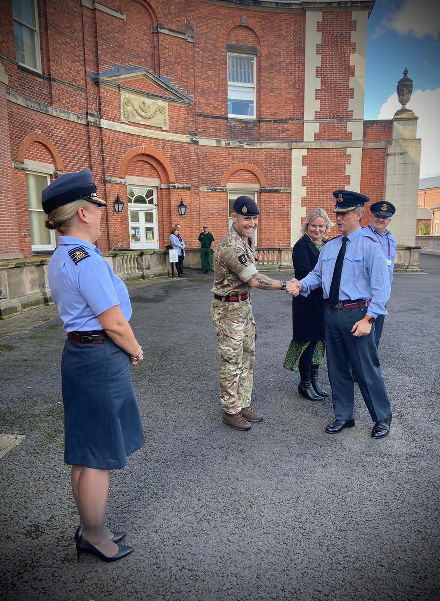 A poignant and proud moment as Gp Capt Chris Rowley hands over command of the Defence Medical Rehabilitation Centre to Gp Capt Claire Myhill. Heart filled thanks to Chris and good luck to Claire! @dms_dmrc @RAFMedReserves @RAFMedServices @ComdMed_RAF