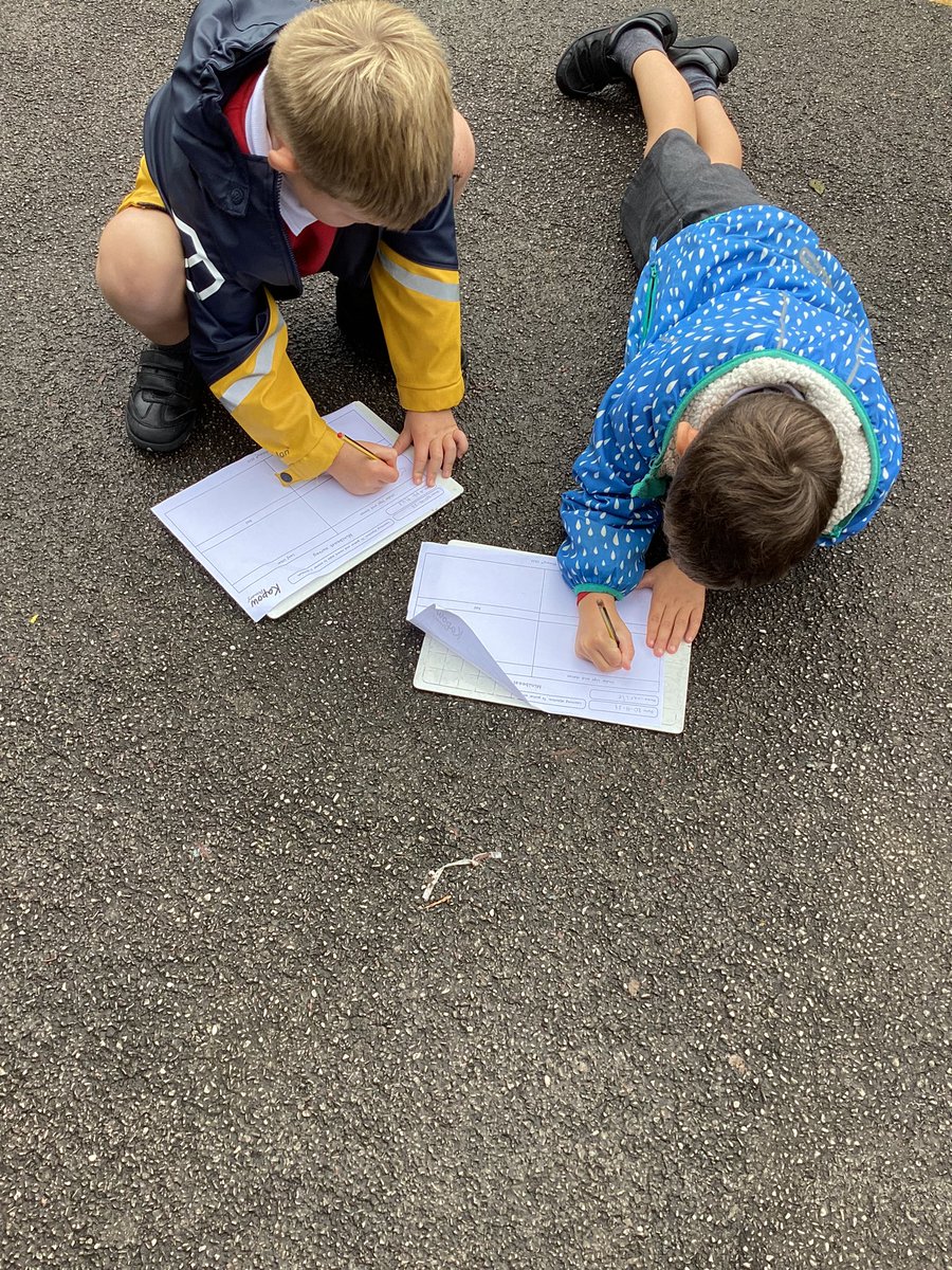HorwichParishCE's tweet photo. 1H have been on a minibeast hunt, we were looking in different microhabitats.πππͺ±ππ #hpy1 https://t.co/oCMop19nOa