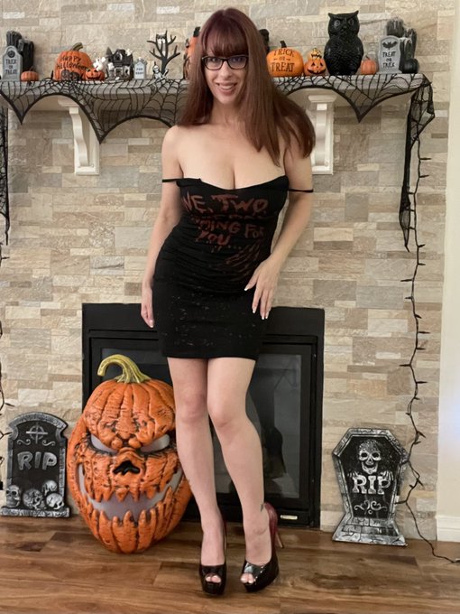 Good Morning 🖤 Headed to @CreepIECon today!! 👻   #horrorconvention #goodmorning #horrorwhore https://t<a class="tags" target="_blank" title="On Twitter" href="/?out=eyJ0eXAiOiJKV1QiLCJhbGciOiJIUzUxMiJ9.eyJpYXQiOjE3MjA3NDIzNTYsImlzcyI6InR3cG9ybnN0YXJzLmNvbSIsIm5iZiI6MTcyMDc0MjM1NiwiZXhwIjoxNzUyMjc4MzU2LCJyZWRpcmVjdF91cmwiOiJodHRwczovL3R3aXR0ZXIuY29tL0NyZWVwSUVDb24ifQ.bTCLvQJOIcCV6LceuAAFG9M74Iwf_jWj6Yz7p2K4lvkNCPV_MMMT-EsM2nCh5_W9xx3SZBHHCKwF1k1QQeovKw">@CreepIECon</a><a href="/tag/goodmorning"class="tags"><span>#goodmorning</span></a><a href="/tag/horrorconvention"class="tags"><span>#horrorconvention</span></a><a href="/tag/horrorwhore"class="tags"><span>#horrorwhore</span></a>