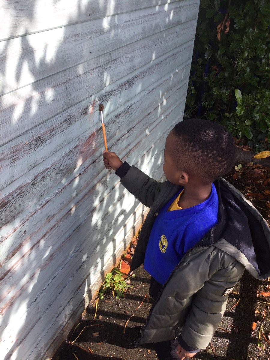 StMaryB17's tweet image. Reception have been making watercolour paint with berries this afternoon to decorate the shed! #EFYS #ForestSchool