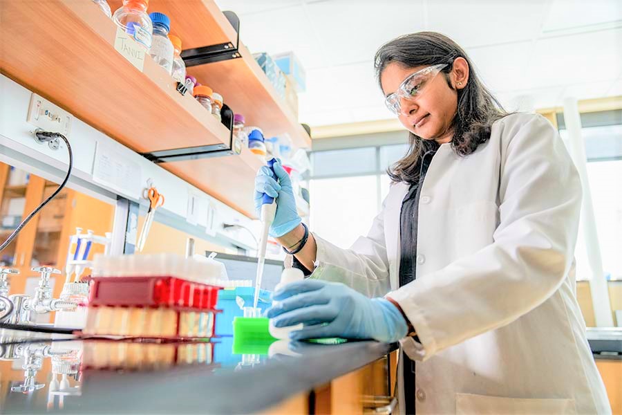 #PostdocAppreciationWeek featuring Tanvi G.🥼
Recently, as part of the postdoctoral role in the @NSF RII T2 BioWRAP project from the @sdsmt CBE team, Tanvi was working on developing biodegradable biopolymers🧪 with funding support from SD EPSCoR! #NPAW2023