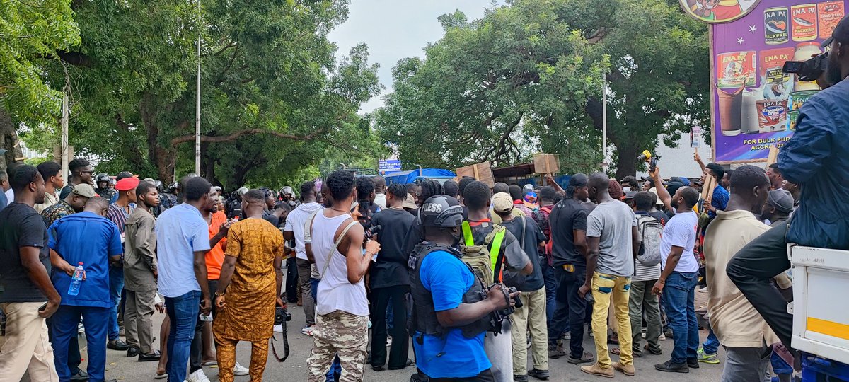 fourthestategh's tweet image. #FixTheCountry protestors hit the street for the 2nd day in Accra despite reports of arrests yesterday to demand good governance and an end to endemic corruption in Ghana.