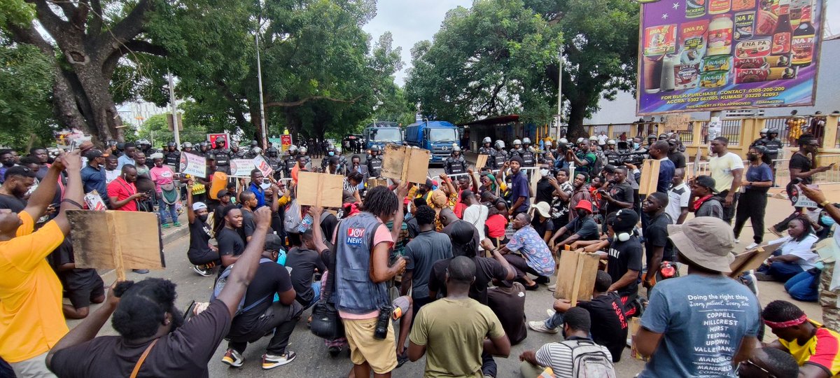 fourthestategh's tweet image. #FixTheCountry protestors hit the street for the 2nd day in Accra despite reports of arrests yesterday to demand good governance and an end to endemic corruption in Ghana.