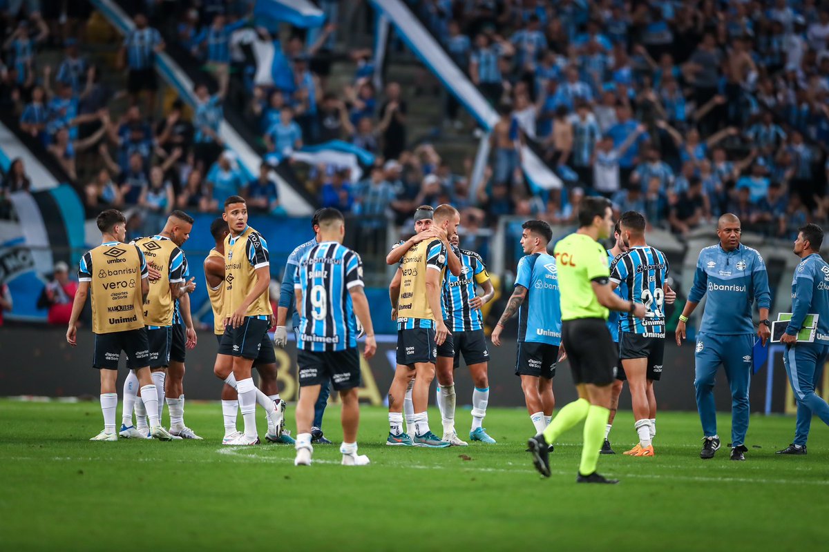 Grande vitória ontem. Parabéns a todos pela entrega! Juntos até o fim! Agradeço as mensagens de apoio. Logo estarei de volta. 🙏🇪🇪