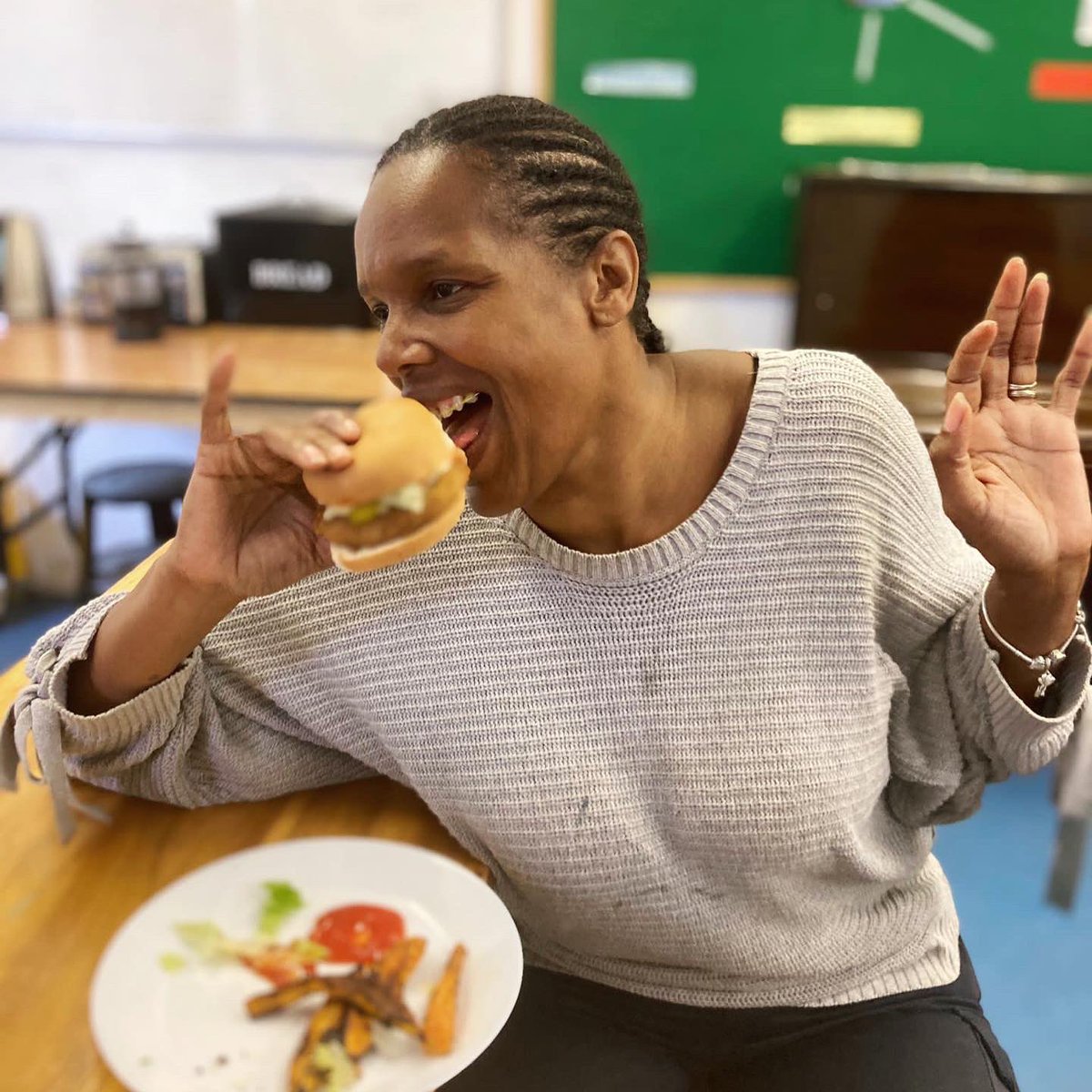 Autumn Term has started off with a bang at the Young Lewisham Project 💥   Grub Club Co-ordinator Anna Lou has been working hard in the kitchen with the students making enchiladas and chicken star burgers ⭐️   We’re so happy to have our students back, we’ve missed them 🩷