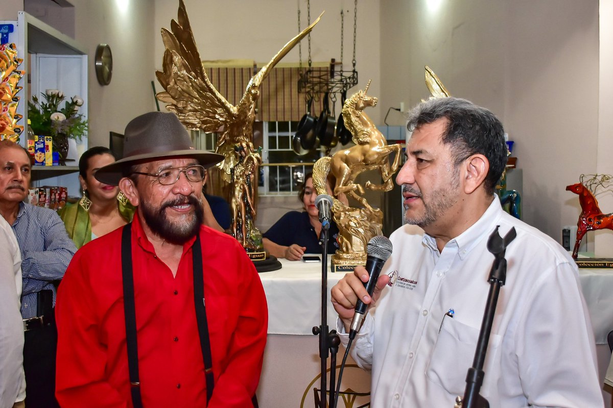 CruzMalpica's tweet photo. La obra plástica del maestro Eguan condensa el espíritu de nuestra tierra. Con incomparable genio creativo Eguan logra capturar los rasgos esenciales de Coatzacoalcos: su sincretismo cultural, su vocación productiva, su relación especial con el mar, sus raíces prehispánicas y su mirada optimista al porvenir. Felicito al gran Eguan y felicito al Hotel Cortaza por abrigar en sus muros a una muestra artística que, además, comparten generosamente con la ciudadanía. Este jueves 21 por la noche la inauguramos. Los invito a conocerla en persona.
#Coatzacoalcos