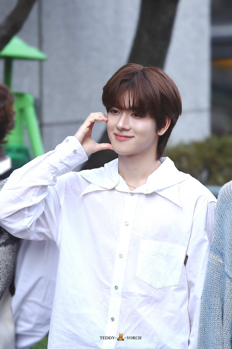 teddy_yorch's tweet photo. 230922 | 뮤직뱅크 출근 🧸

#요치 #YORCH 
#파우 #POW @POW_grid https://t.co/8Y9rmppWUq