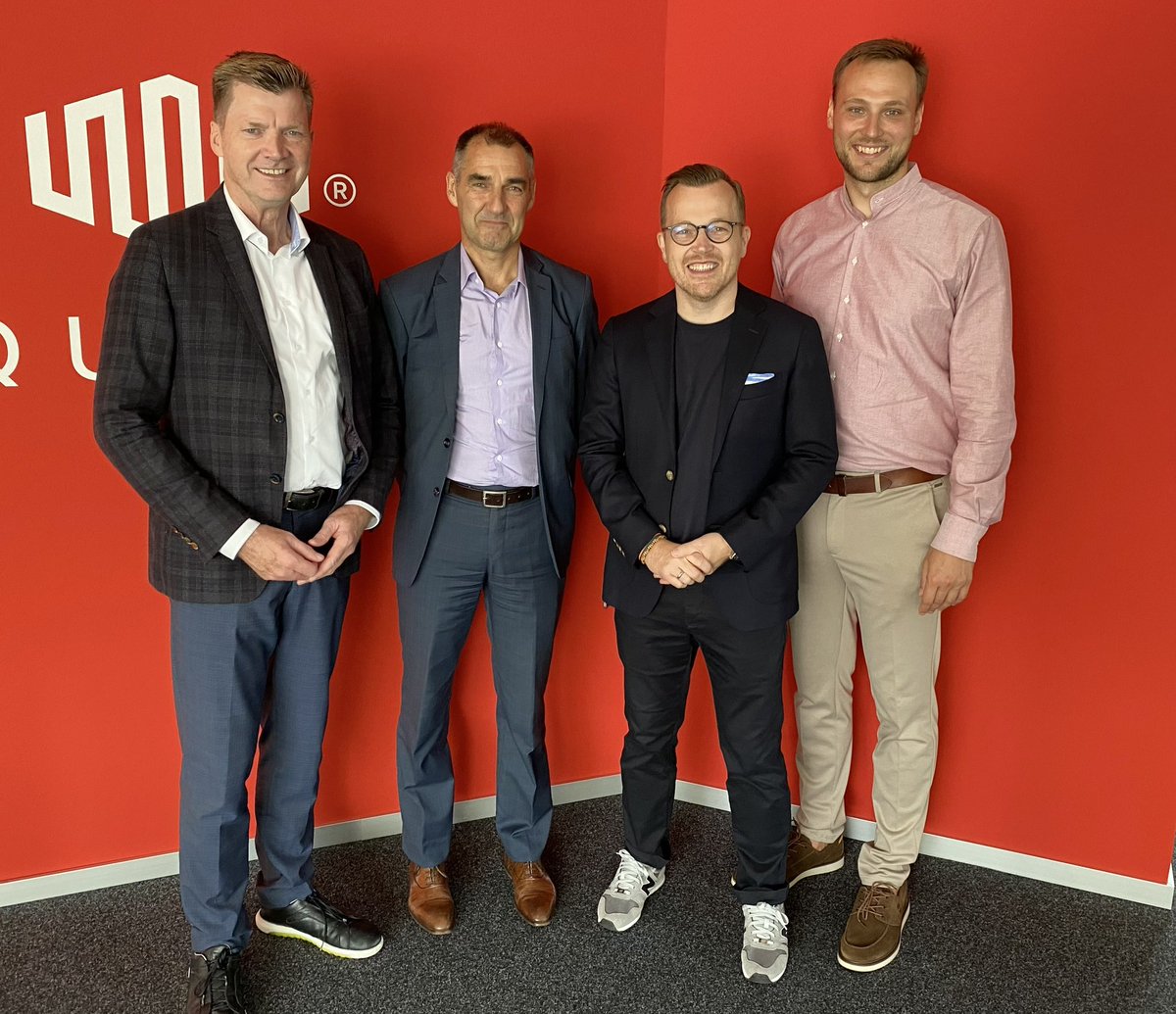 Norbert Lemken (@norbertlemken) on Twitter photo One day after the #GermanDatacenterConference, @RobertNuij , deputy head of energy unit at EU, visited a #datacenter from @EquinixDE in Frankfurt to get more insights of the role of datacenter for #digitalization . Thanks <a href="/jpfeidner/">JP Feidner</a> for managing the tour for <a href="/GDA_Datacenters/">GERMAN DATACENTER ASSOCIATION e.V.</a> . One day after the #GermanDatacenterConference, @RobertNuij , deputy head of energy unit at EU, visited a #datacenter from @EquinixDE in Frankfurt to get more insights of the role of datacenter for #digitalization . Thanks <a href="/jpfeidner/">JP Feidner</a> for managing the tour for <a href="/GDA_Datacenters/">GERMAN DATACENTER ASSOCIATION e.V.</a> .