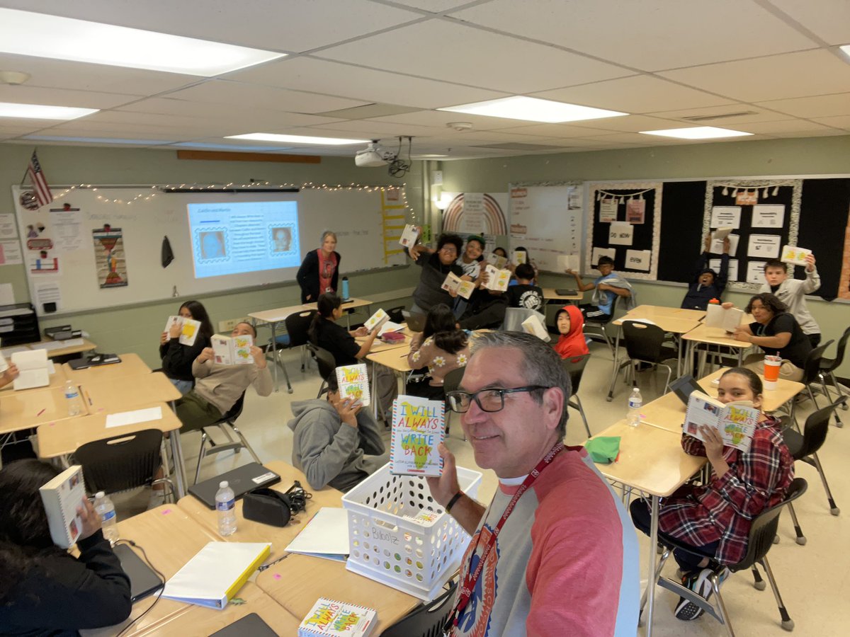 Just starting “I Will Always Write Back” <a href="/KeyMiddle/">Key MS</a> <a href="/CAlifirenka/">Caitlin Alifirenka</a> @MartinGanda 😊