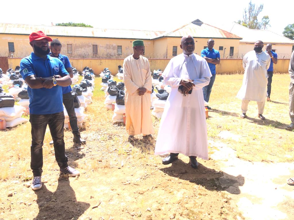 justice_jos's tweet photo. JDPC utilized the occasion of the International Day of Peace to promote peace and offer relief materials to IDPs in Mangu LGA of Plateau State, Nigeria, with generous support from the MCC.  Peace is immeasurable, and together, let us all strive to be ambassadors of peace. https://t.co/Ii0VADCnRA