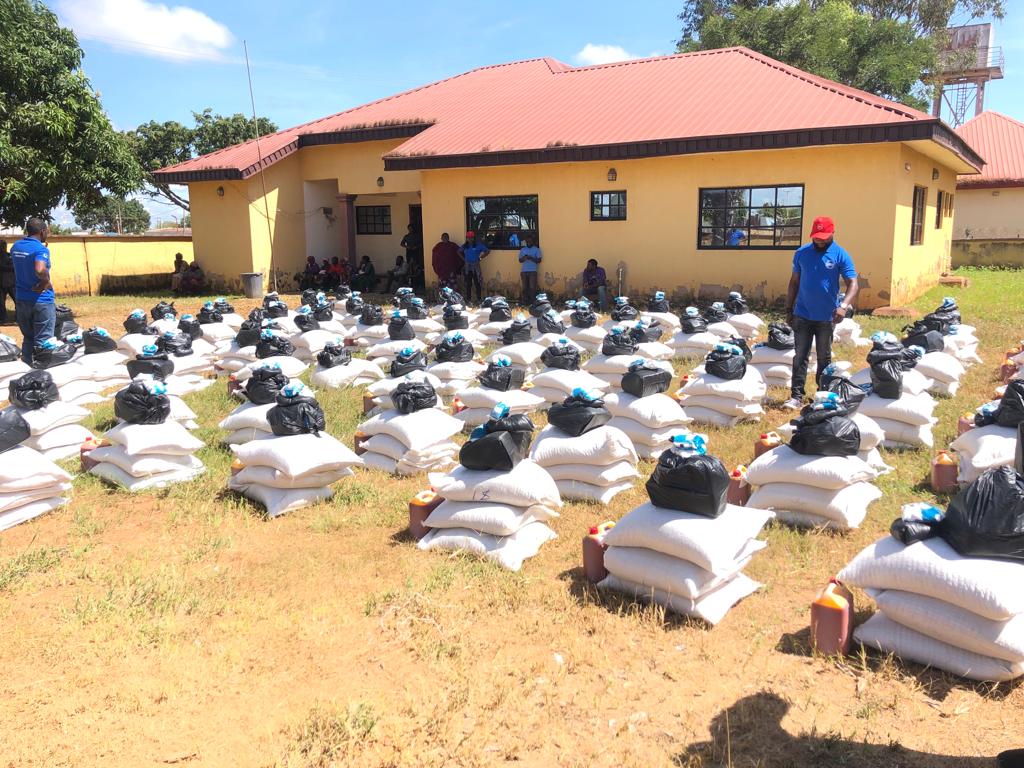 justice_jos's tweet photo. JDPC utilized the occasion of the International Day of Peace to promote peace and offer relief materials to IDPs in Mangu LGA of Plateau State, Nigeria, with generous support from the MCC.  Peace is immeasurable, and together, let us all strive to be ambassadors of peace. https://t.co/Ii0VADCnRA