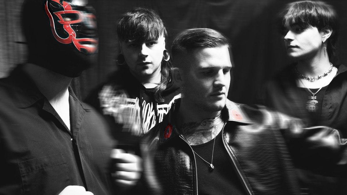 KerrangMagazine's tweet image. Banks Arcade explore “unreasoned outrage perpetuated by social media” on new single Worship The Internet. kerrang.com/banks-arcade-e…