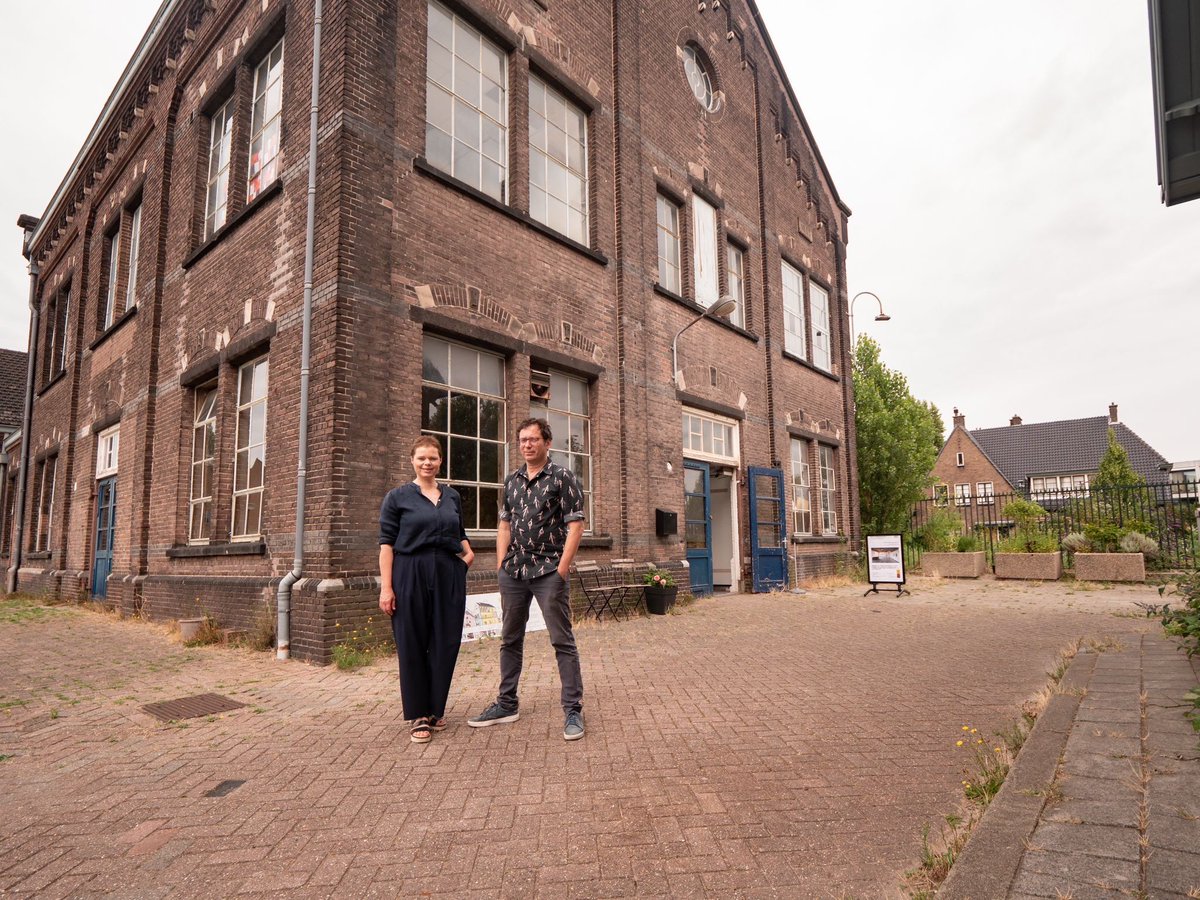 De tien interviews van de kunstenaars gemist? Lees ze terug en neem ze mee in je route! Je kunt ze allemaal vinden op de Kunstroutewebsite: ow.ly/AArF50POzHR #MuseumDeLakenhal #KunstrouteLeiden #KRLeiden (foto: Simone Both).