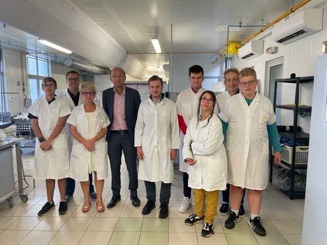 EPSLCom's tweet photo. Le service de blanchisserie a reçu hier la visite de l'IME Mathalin d Auch. Cette visite avait pour objectif de découvrir la principale blanchisserie hospitalière industrielle du Gers en volume traité, avec les normes d hygiène et de rigueur que nécessite ce métier. https://t.co/ZHd2GfkhPi