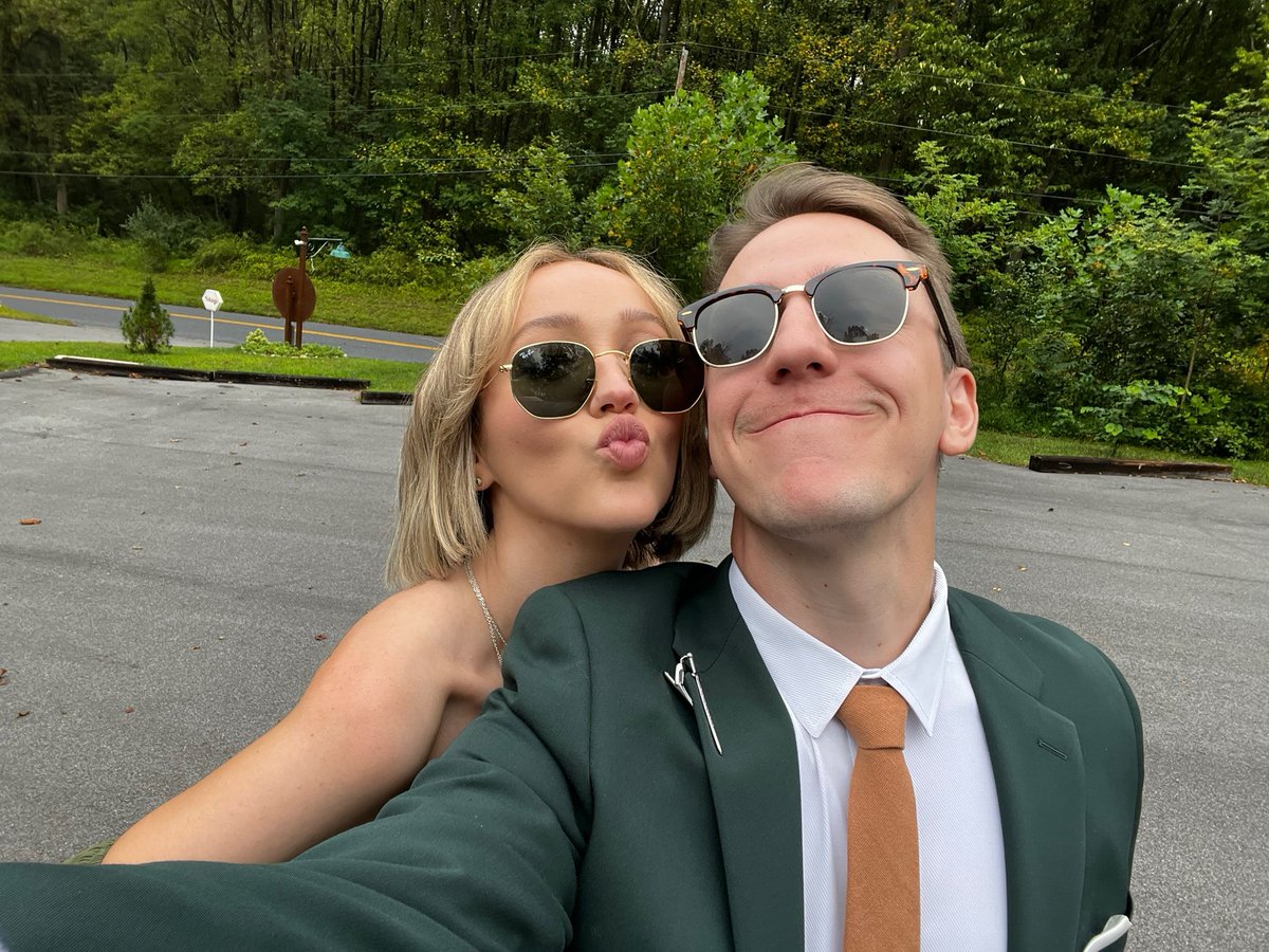 hunterrrrrr's tweet image. ITS ERICS BDAY HAPPY BIRTHDAY ERIC ILY 💚💚💚💚 @ericmount