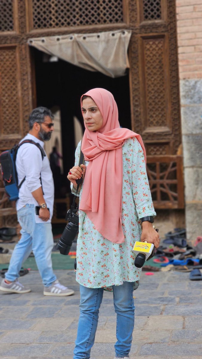 JournalistZehra's tweet photo. Journalism without a moral position is impossible. ...

It's a journalist's job to be a witness to history. ...

As a journalist, the details always tell the story. ...

I became a journalist to come as close as possible to the heart of the world. ... https://t.co/WwDMRwjWkV