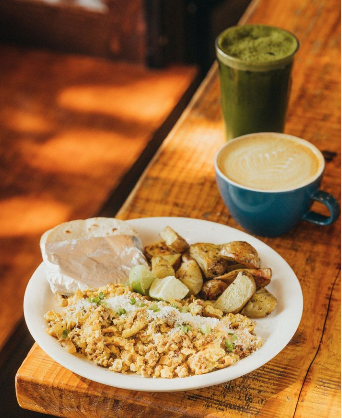 HandleDistrict's tweet photo. Start the weekend with Old Soul’s Chorizo Scramble (chorizo, fluffy eggs, melted cheese and a touch of avocado). Pair it with a delicious cup of coffee and get your day started right. #HandleDistrict #MidtownSac
.
📷 via @oldsoulco https://t.co/e036GTJSL8