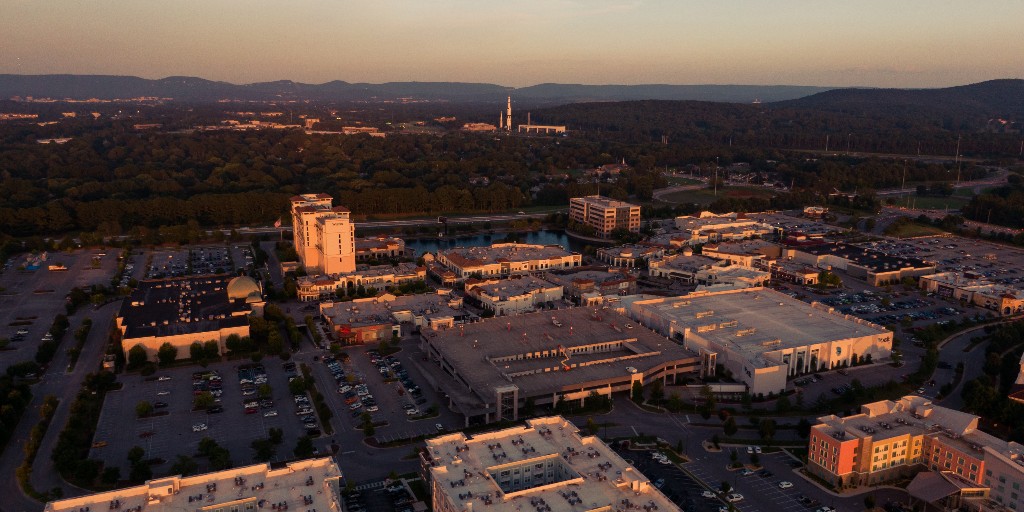 A big reason companies and individuals love Cummings Research Park is our location! We're near: ⏱ Redstone Arsenal ⏱ Amenities such as restaurants, stores and more ⏱ Madison and Huntsville ⏱ @FlyHSV ⏱ Major events at @TheOrionAmp MORE: cummingsresearchpark.com