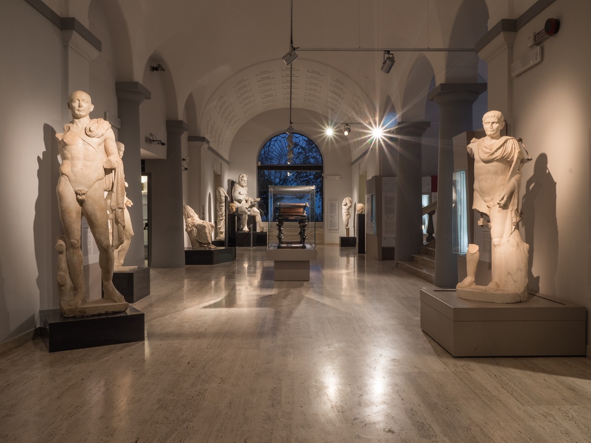 YourAbruzzo's tweet image. L'ottocentesca Villa Frigerj a Chieti ospita l'esposizione permanente del Museo Archeologico Nazionale d'#Abruzzo.
Al suo interno è poi conservato il Guerriero di Capestrano, simbolo iconico dell'identità abruzzese.
Cosa aspettate a programmare una visita?😁
#cultabruzzo #chieti