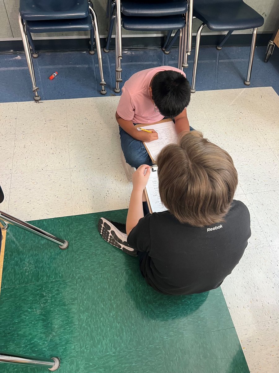 Colonial Hills in Action! In Mr. Mota’s and Mrs. Juarez’s class students work collaboratively to better comprehend content #collaborationiskey #neisd #neisdway #duallanguage