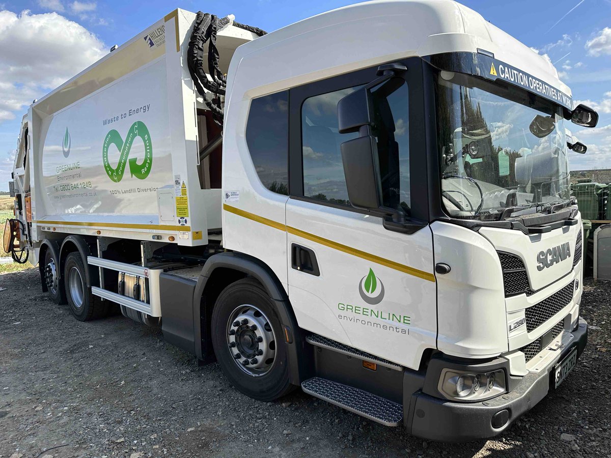 Our new trade vehicles currently serving East London and surrounding,call 0800 644 1248 for postcode coverage #tradewaste #commercial #collection #dustcart #serviceprovider #eurobins #recycling #residents #blockmanagement
