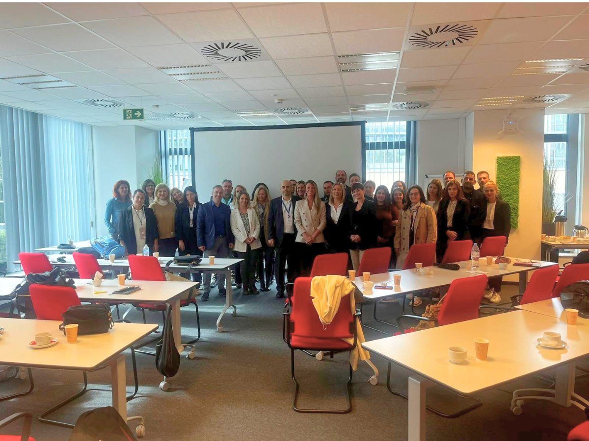 EU_reforms's tweet photo. 👏Very happy to have welcomed a group of 40 students from the 🇬🇷Hellenic School of Public Administration!
A most lively exchange on the relevance and the impact of our work with our future key stakeholders! #QualityPA https://t.co/Hfb9JeV95z