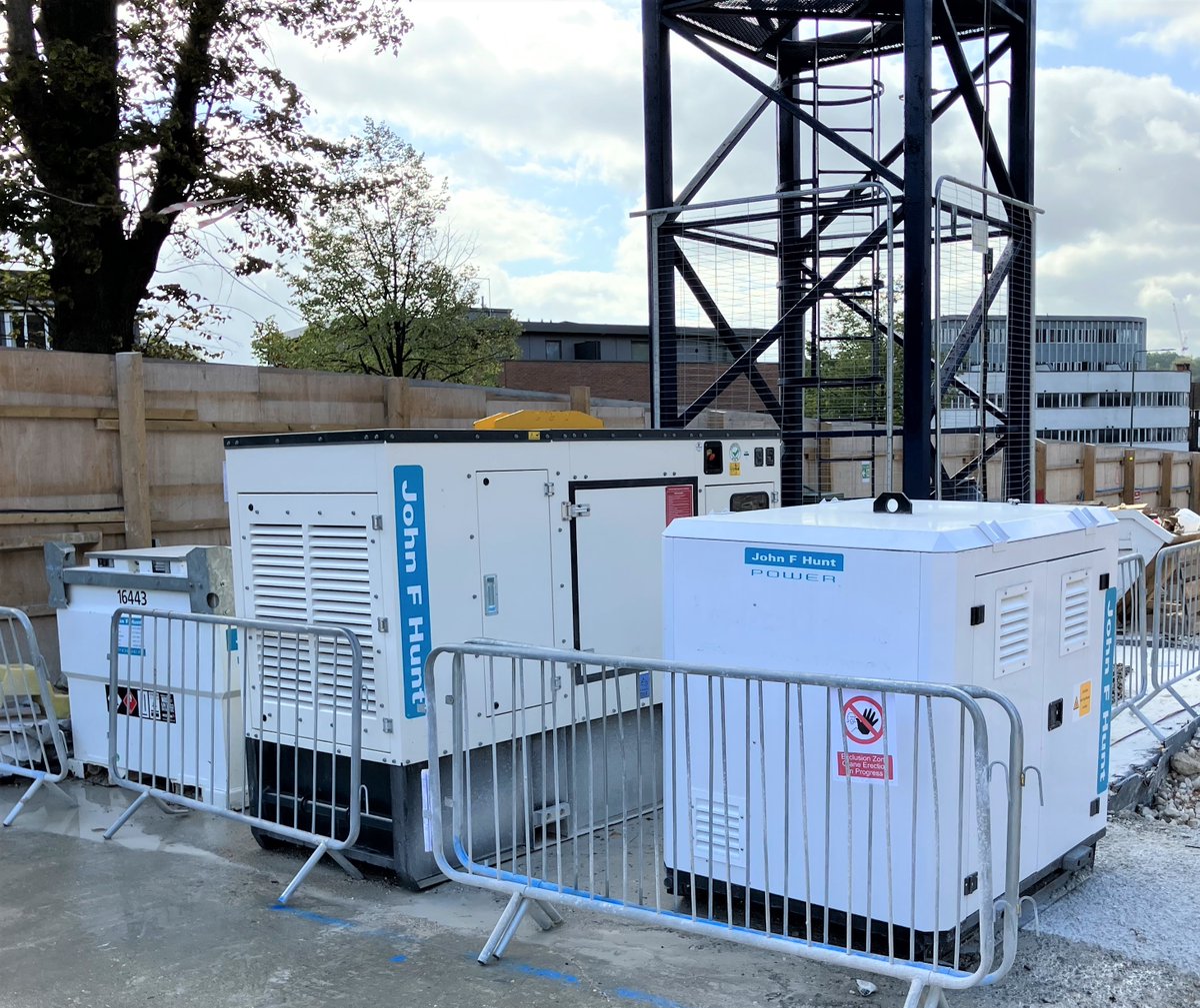 📷One of our clients' sites 📷

Stage V #UltraQuiet generators powering their tower cranes, working in conjunction with our Flybrid units. 

Using #StageV equipment and #Flywheel tech will drastically reduce the environmental impact of their power supply.

#sustainabilitygoals