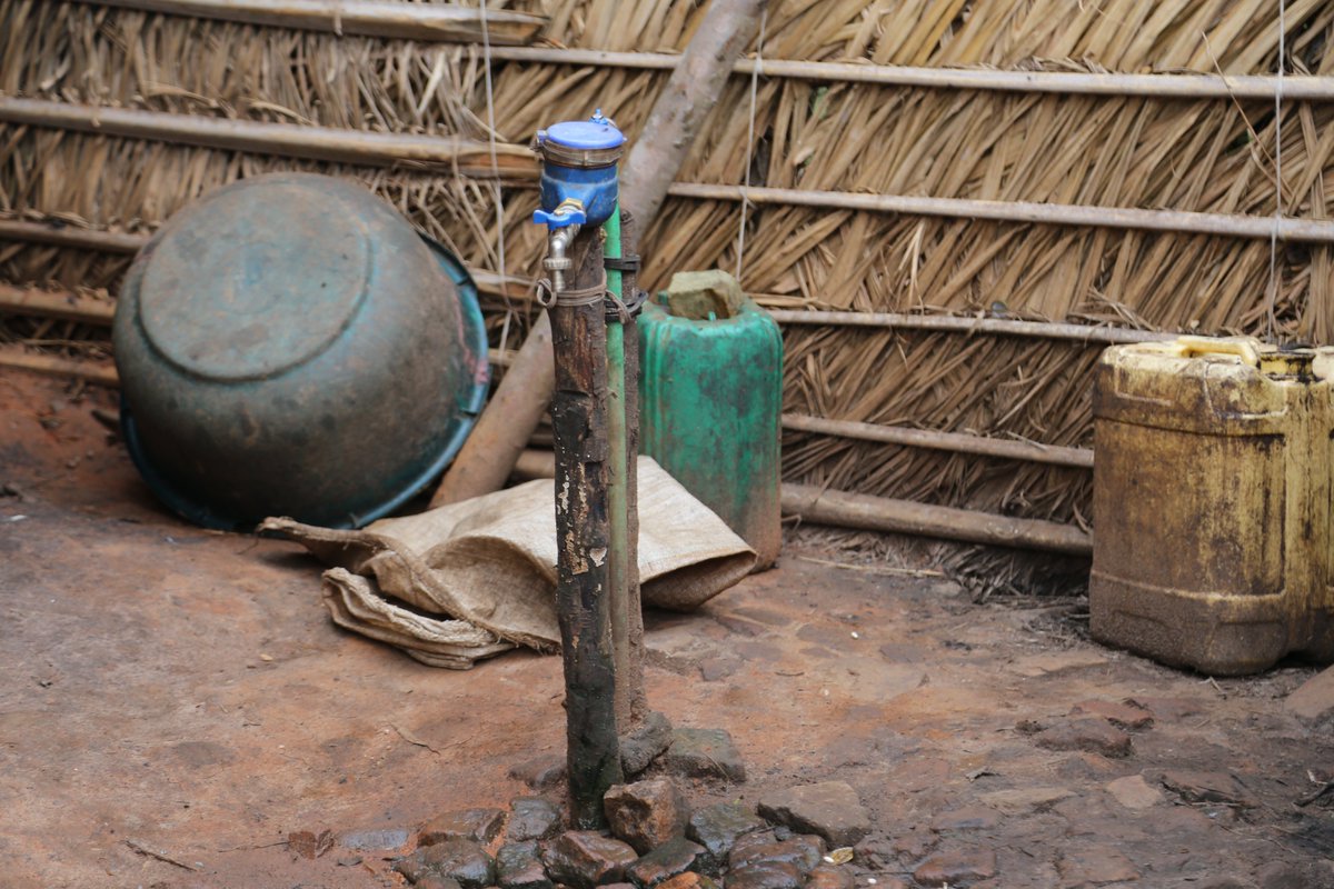 ida_mspburundi's tweet photo. Une #famille_Lumière à la Colline #Kayange à #Rugazi, @CibitokeProv, au N-W du #Burundi, qui organise un des #FARN du coin pour enfants dépistés malnutris: point de lavage, toilettes, etc, et, en plus, élevage de gros & petit bétail🐄🐰🐦⬛
@mspls_bdi
@BMineagrie
@isabu_officiel https://t.co/04WtcHZTuy