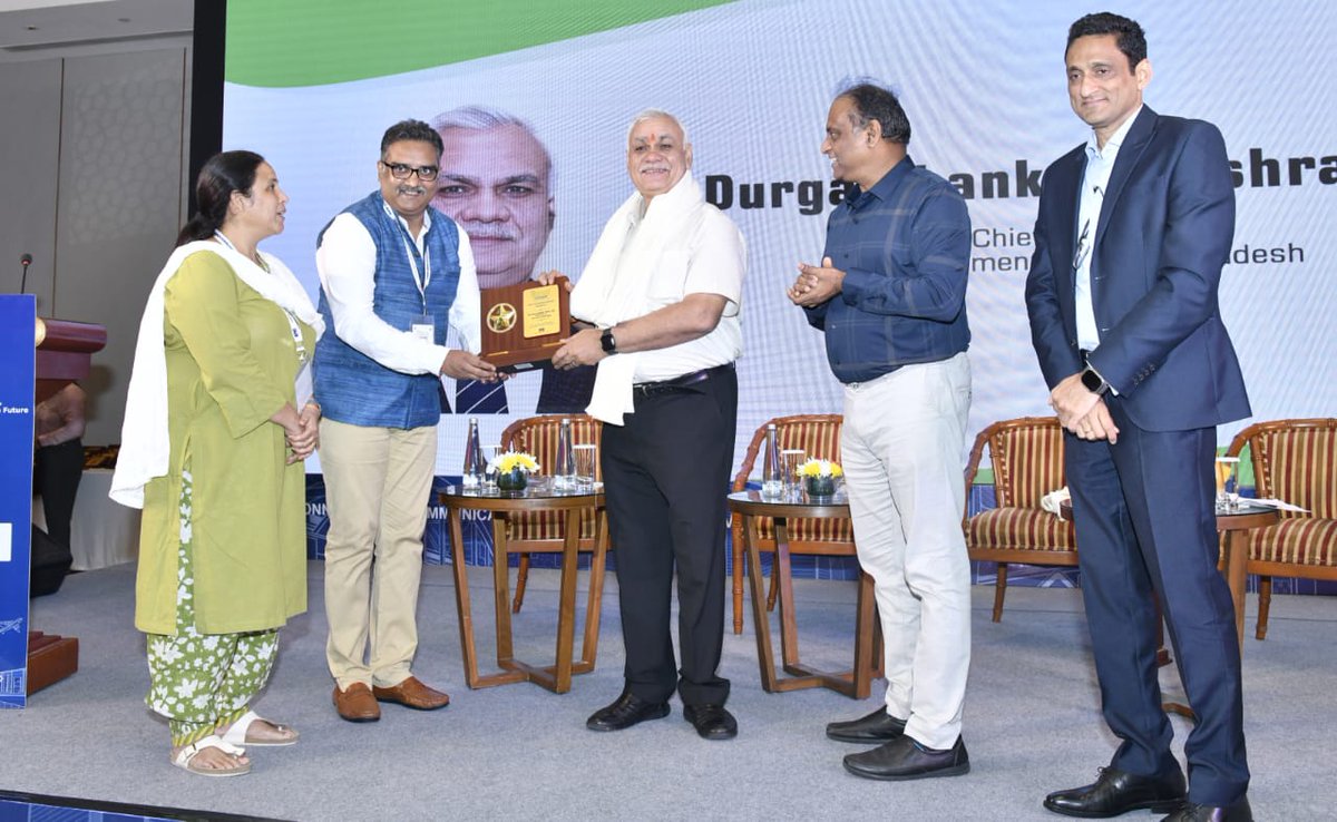 आज मुझे लखनऊ में APAC संस्था  द्वारा आयोजित द्वितीय 'सस्टेनेबल अर्बन इनोवेशन कॉन्क्लेव उत्तर प्रदेश’ में सम्मिलित होने का अवसर मिला। इस दौरान राज्य सरकार के संबंधित विभाग, टेक्नोलाजी से जुड़ीं संस्थाएं एवं स्टेक होल्डर्स मौजूद थे।