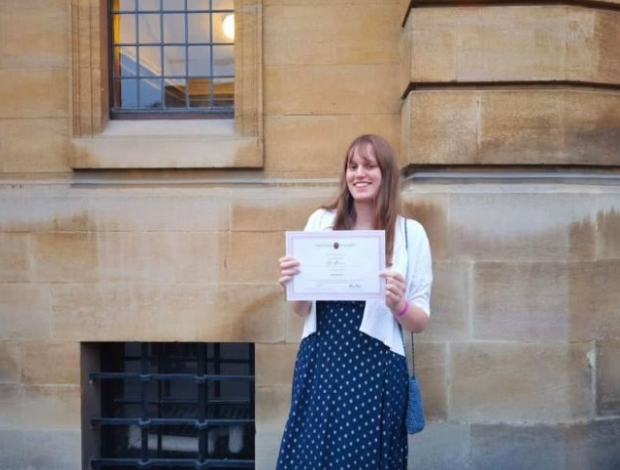 PipersSixthForm's tweet photo. Huge congratulations to #PipersYear13 Student Zoe P who was awarded a Distinction at the John Locke Institute Global Essay Competition. You can read about Zoe's incredible achievement and experience here: https://t.co/kIXOA3HYLs #PipersPolitics #PipersPride https://t.co/xCcu3EFoBc
