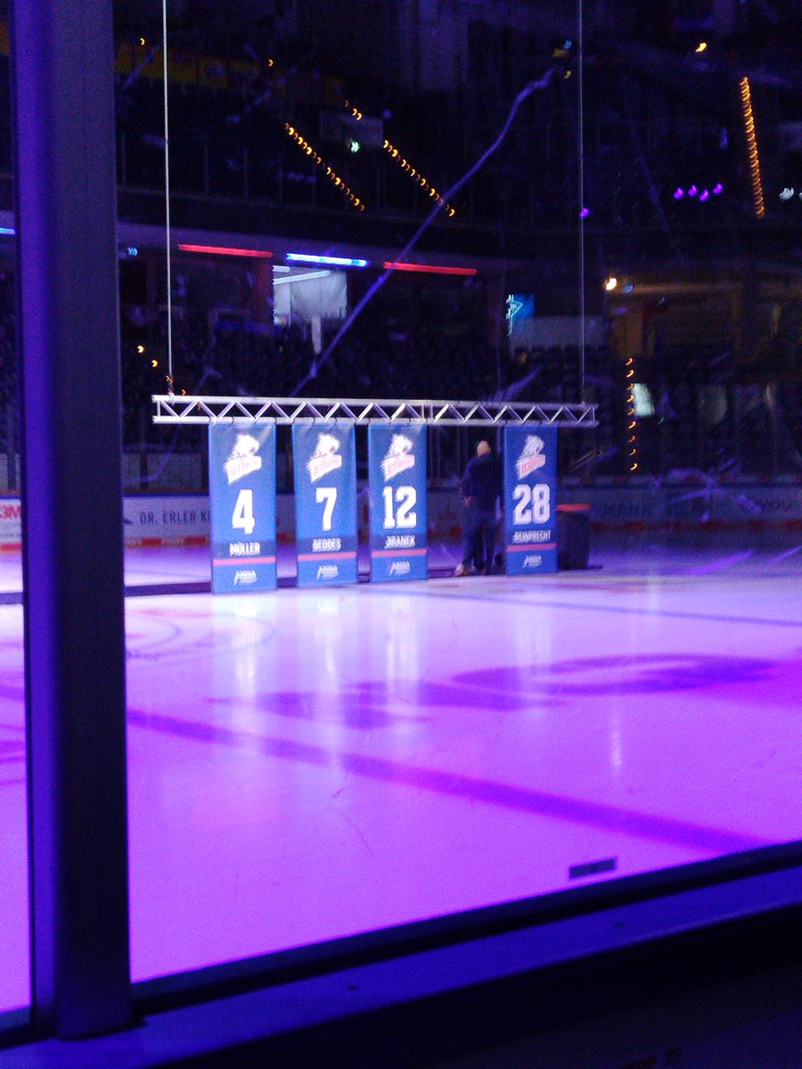 Gargarstig's tweet photo. Darf ich schon heulen? 

#patrickreimer #icetigers https://t.co/n032KsKCjV