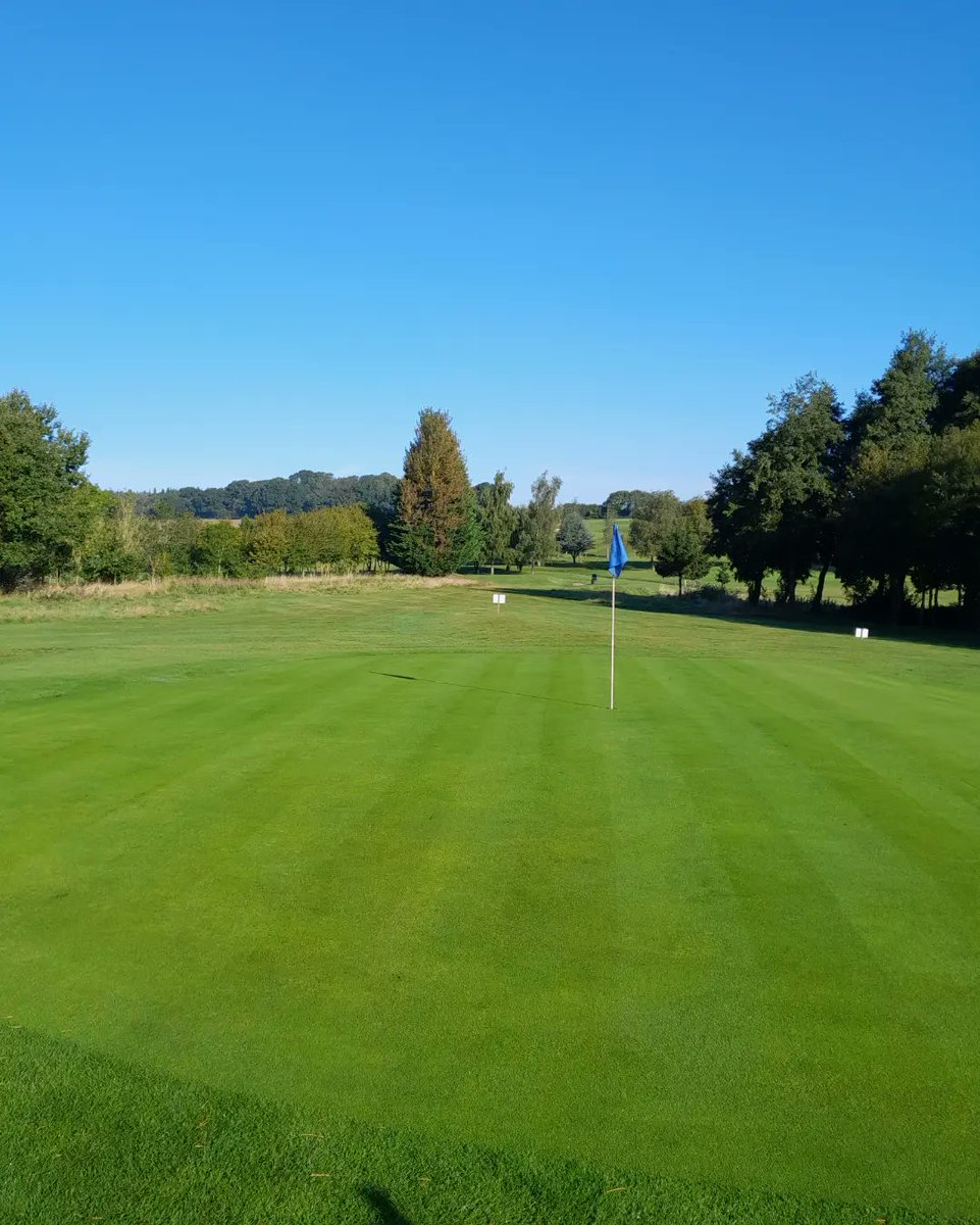 CaddingtonGolfC's tweet image. 1st Hand cut of the autumn.

#handcut #caddingtongolfcourse #greens #golfready⛳️