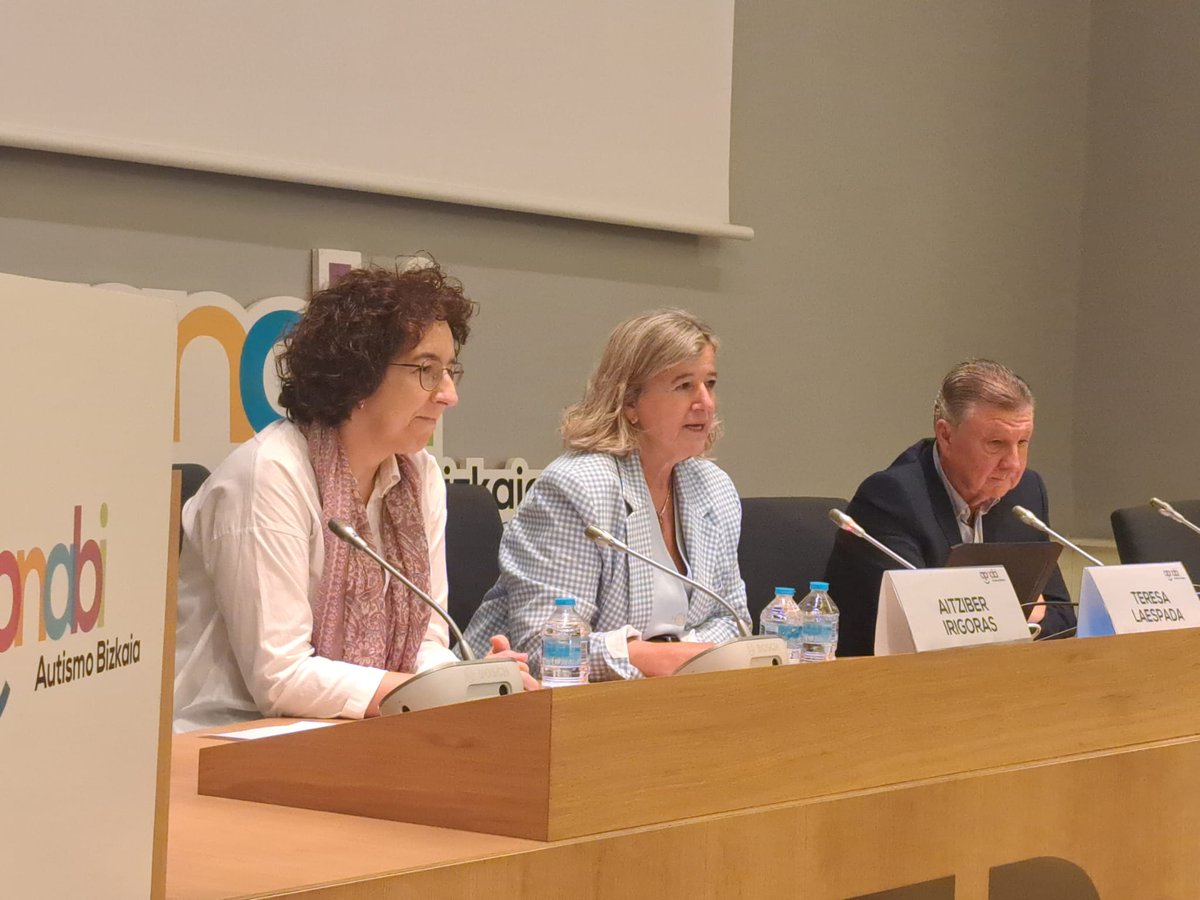 txesalaespada's tweet photo. #Inclusión #Empleo #LanBerri
🤝🏽 Entrega de diplomas a participantes en el programa LanBerri.
Trabajo para la empleabilidad de personas con especiales dificultades de inserción laboral.
@APNABI https://t.co/EjTVaiJJ2P