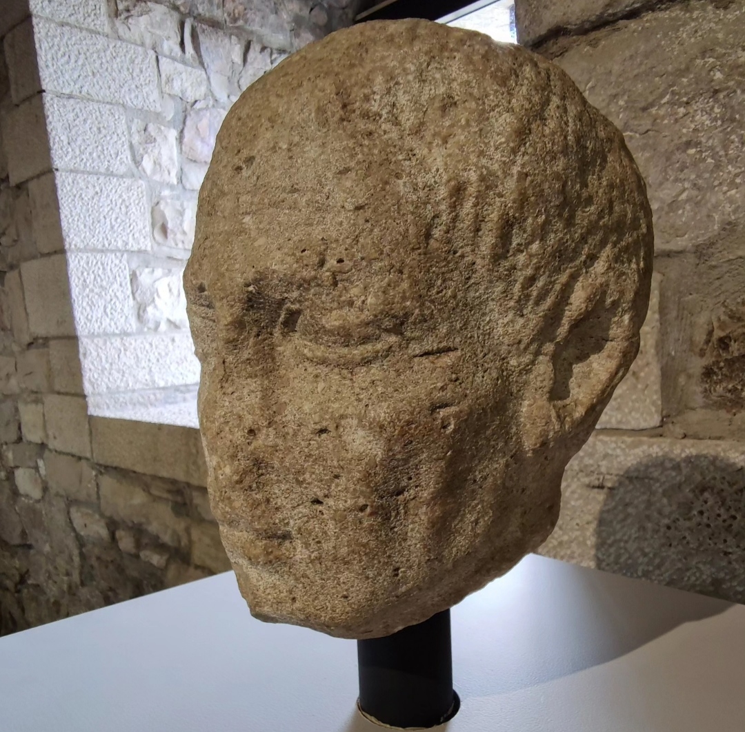 #festadeinonni #MuseoArcheologicoVenosa

Iniziamo la settimana, celebrando i nonni, figure care a tutti noi, che rivestono un importante ruolo nella nostra società, rappresentando un patrimonio di saggezza ed esperienza. ❤️