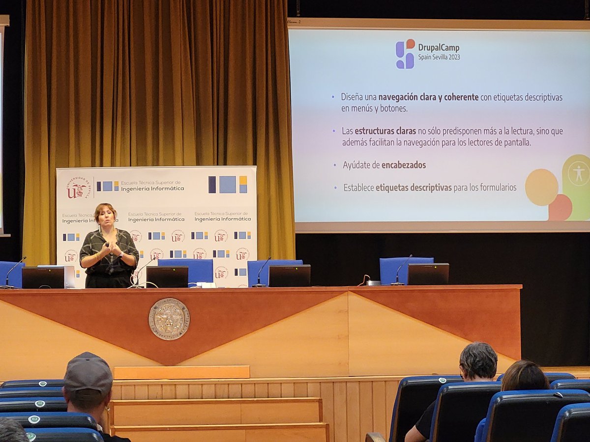 Rosa Mozota, experta en accesibilidad de <a href="/Hiberus/">hiberus</a> en su charla  24 horas de inaccesibilidad en <a href="/drupalcampspain/">DrupalCamp Spain</a>