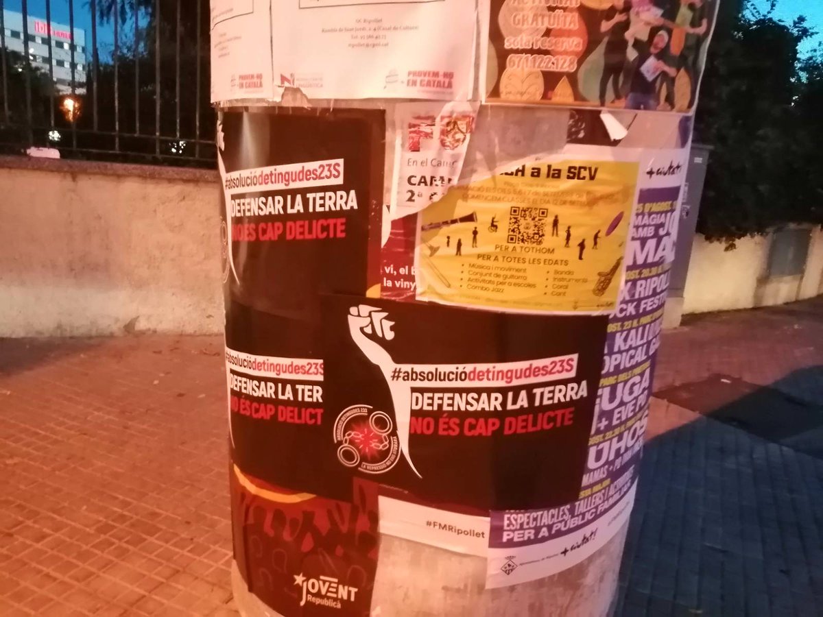 CDRRipollet's tweet photo. A Ripollet ni oblidem ni perdonem.
#AbsolucióDetingudes23S 
#NiOblitNiPerdó 
I l'#1O tornarem als carrers!! https://t.co/DfCwmvom2r