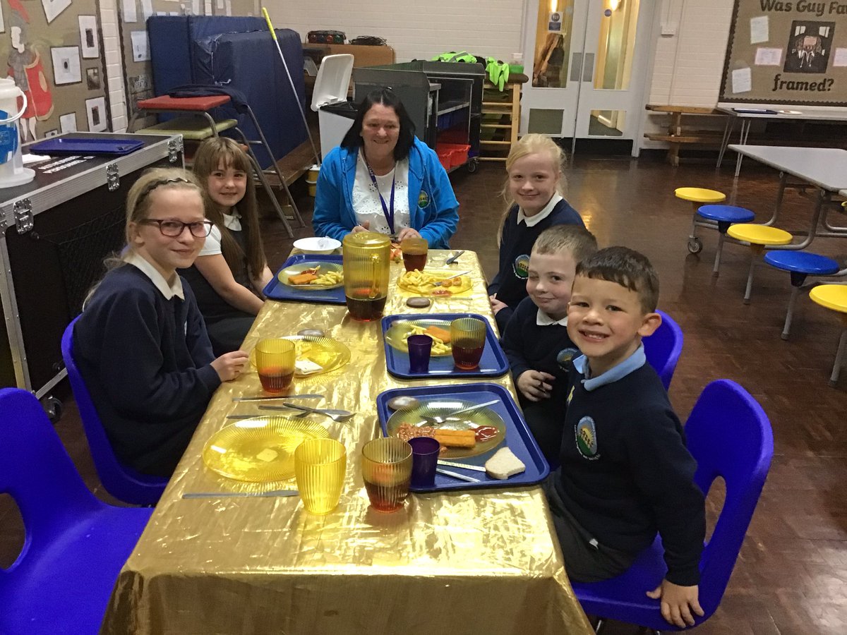 Another amazing week Headteacher’s Awards, golden table winners for next week and our golden table at lunchtime.@BHillPlaygroup @BHPS_meadows @fsuBHPS