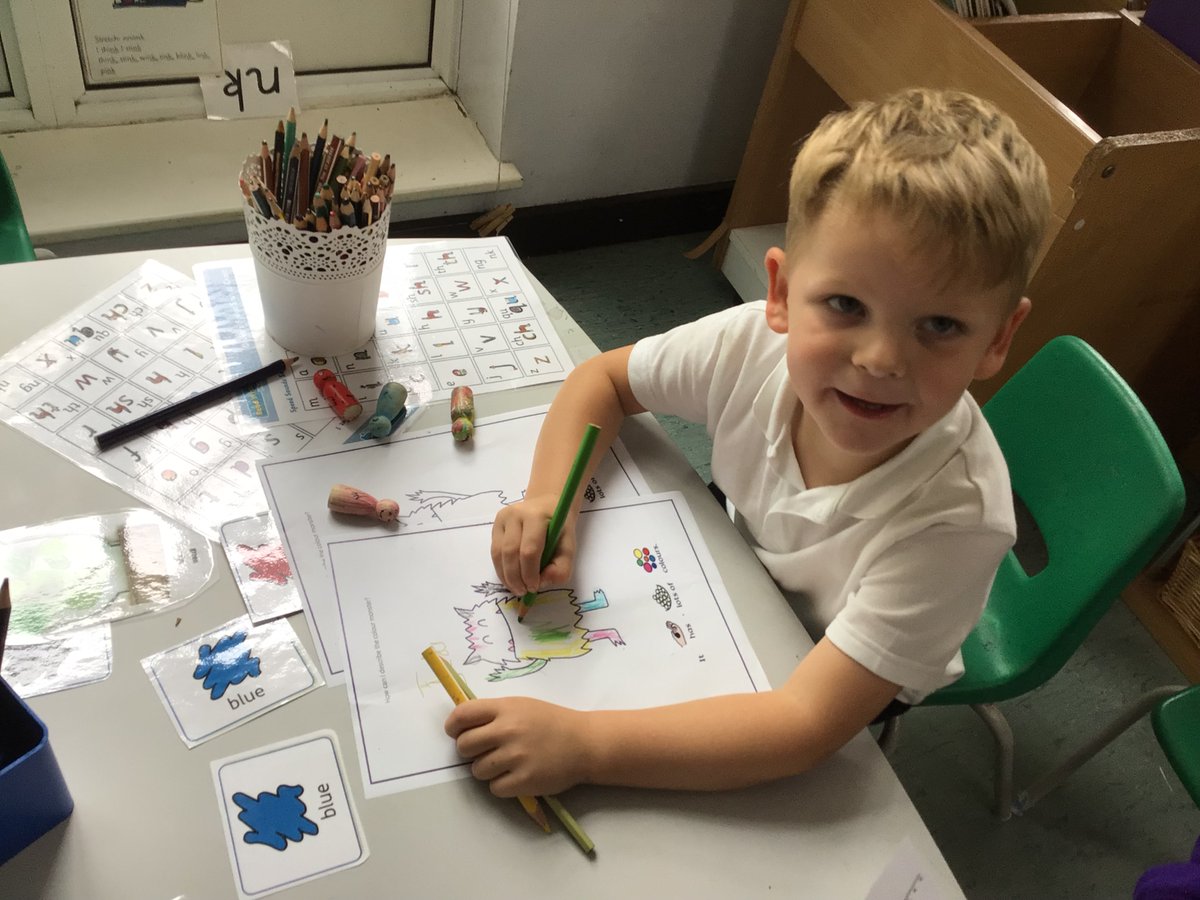 TempleMillTHAT's tweet photo. Reception class discussed and explored different feelings last week and reading "The Colour Monster," they designed their own "Colour Monsters" and made emotion masks. 

#thecolourmonster https://t.co/lxl8ZFCfDL