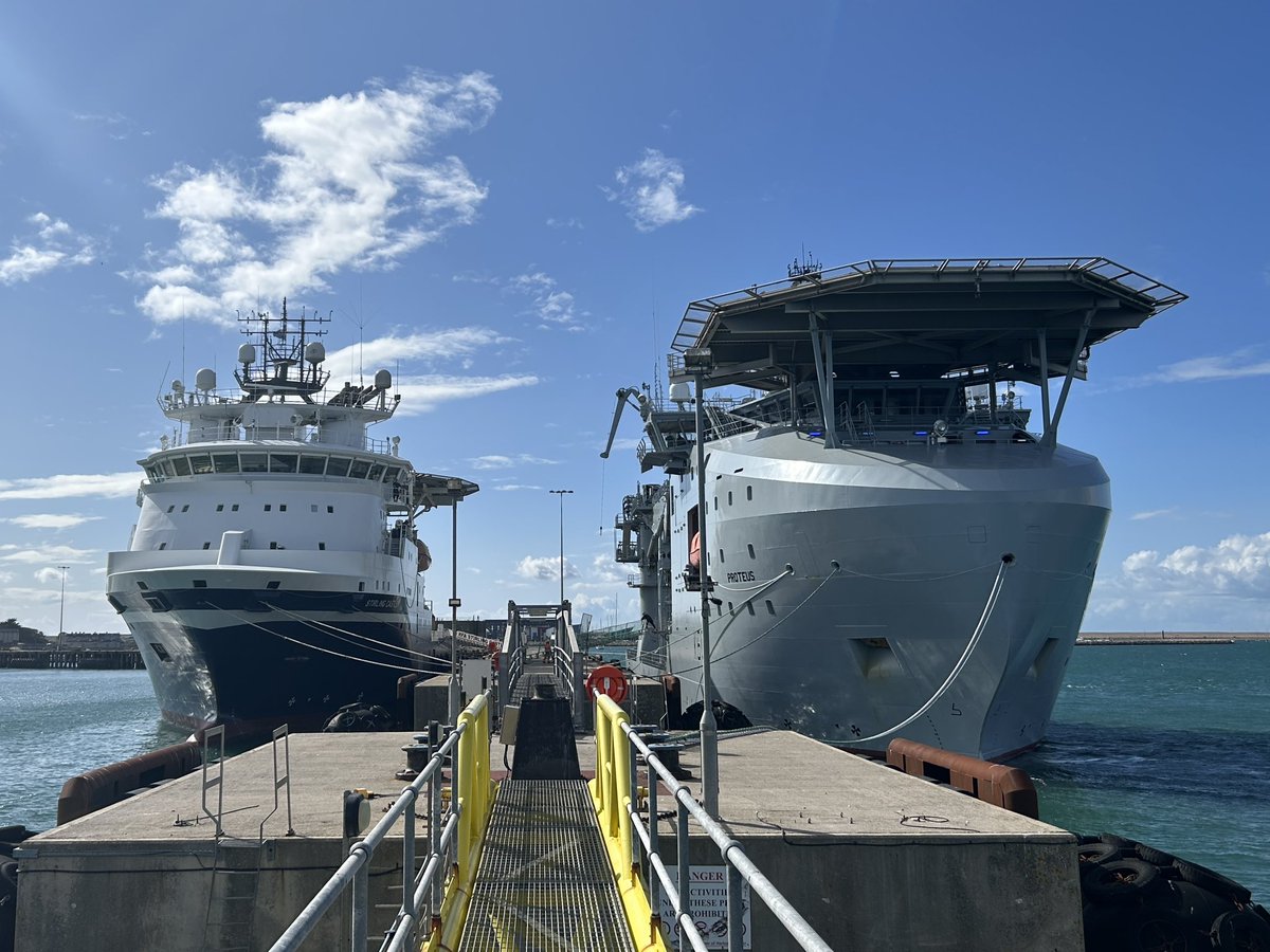 Great to see the two ships together! @RFAStrlngCastle and @RFAProteus crews will be working together, sharing ideas and experience face to face for the first time. @RFAHeadquarters