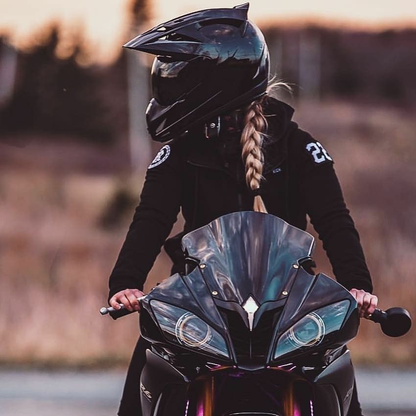 Yamaha R6
#BikerGirl
