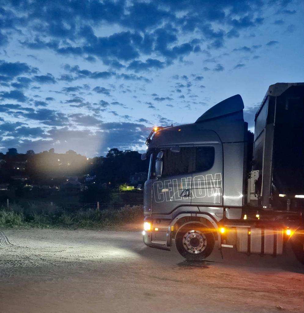 This night glow is just 👌⭐🌙
#celkom #pallettrack #anyload #anylocation #nightshift #nightglow #generalhaulage #service247
