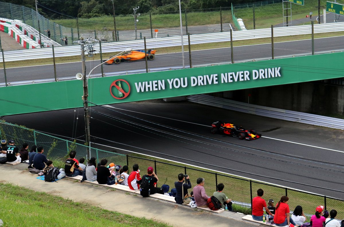 gpphotographs's tweet photo. Suzuka. Not as easy to photograph as it looks - those cars are shifting. https://t.co/f5HSPA1oim
