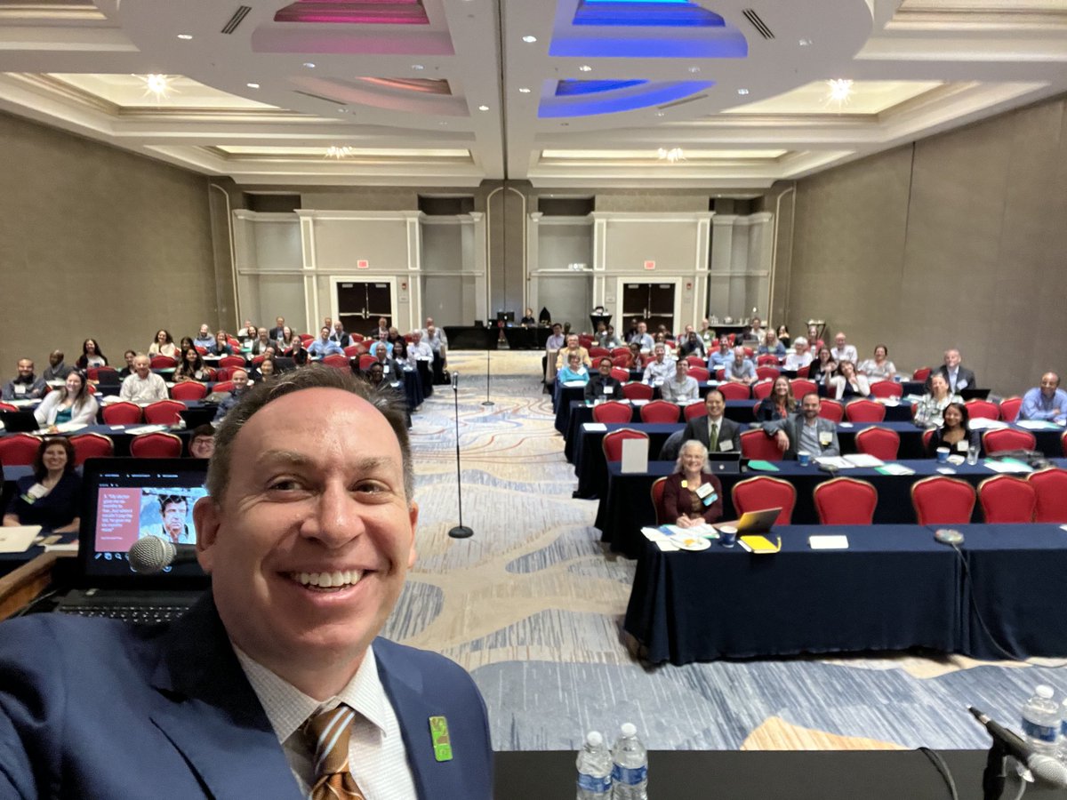 BillFoxMD's tweet photo. So thrilled to deliver the Moss Lecture at the @ACPVirginia annual scientific meeting today: “Healthcare: who knew it could be so complicated”
Amazing group of physicians!
#VirginiaRocks
@ACPIMPhysicians https://t.co/eK7CP27yQ0