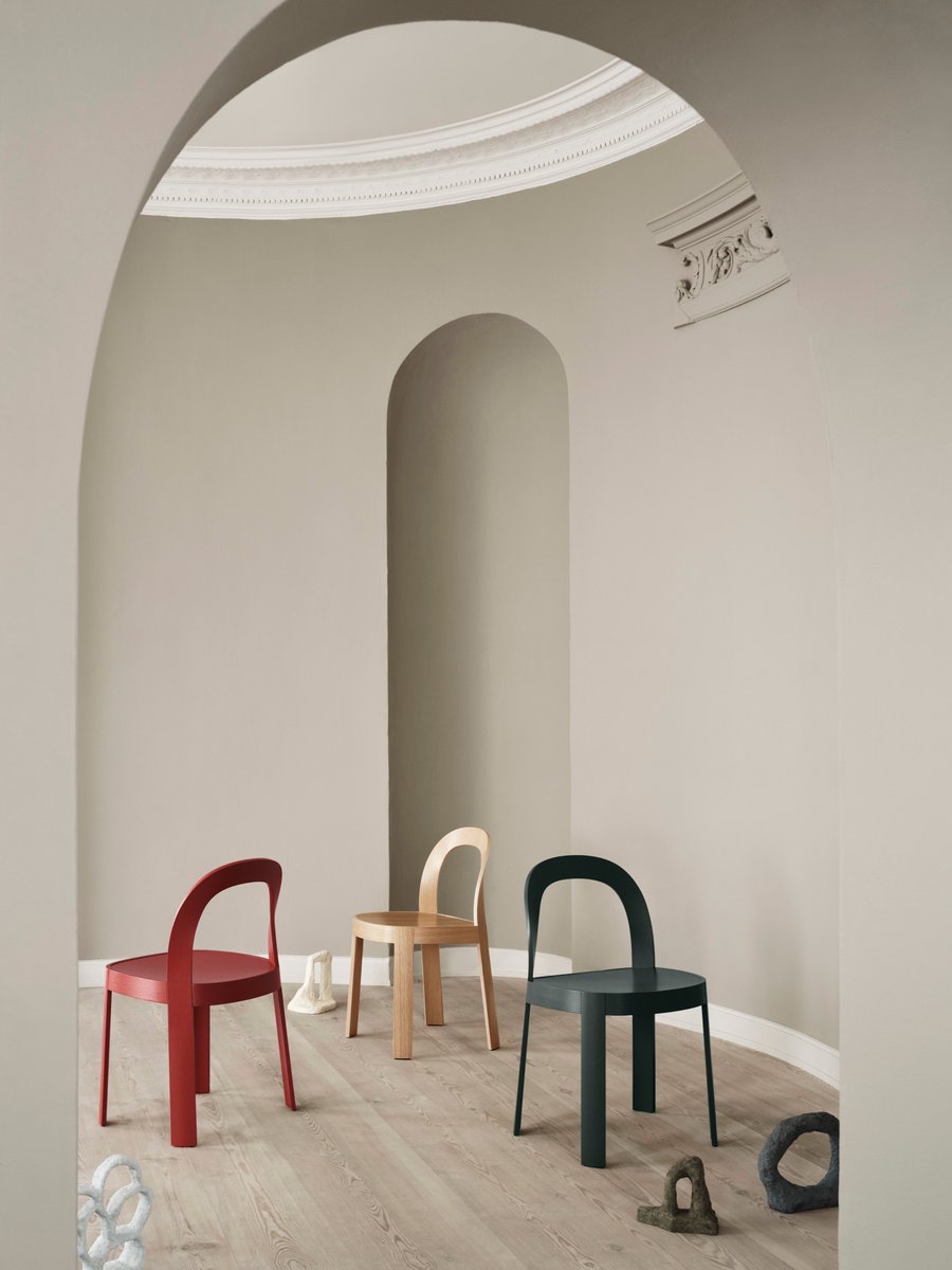 Light and nimble, Johan Ansander's new chair presents a generously slender seat supported by minimal construction. An expertly molded piece of plywood turn the hind legs into an accommodating backrest. At only 4,5 kilos, OM is a pure lightweight chair both for hand and eye.