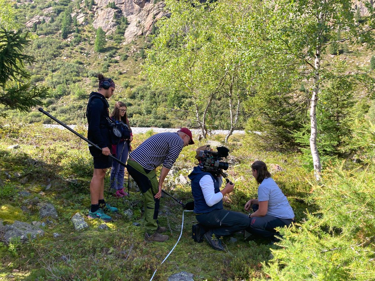 What are the effects and impacts of #climate #warming in high #alpine areas? 🏔️🌱This is one of the questions we are investigating within the #SEHAG research project.🔎 
This week <a href="/ZDFinfo/">ZDFinfo</a> 🎥joined us:
➡️ℹ️ eurac.edu/en/institutes-…