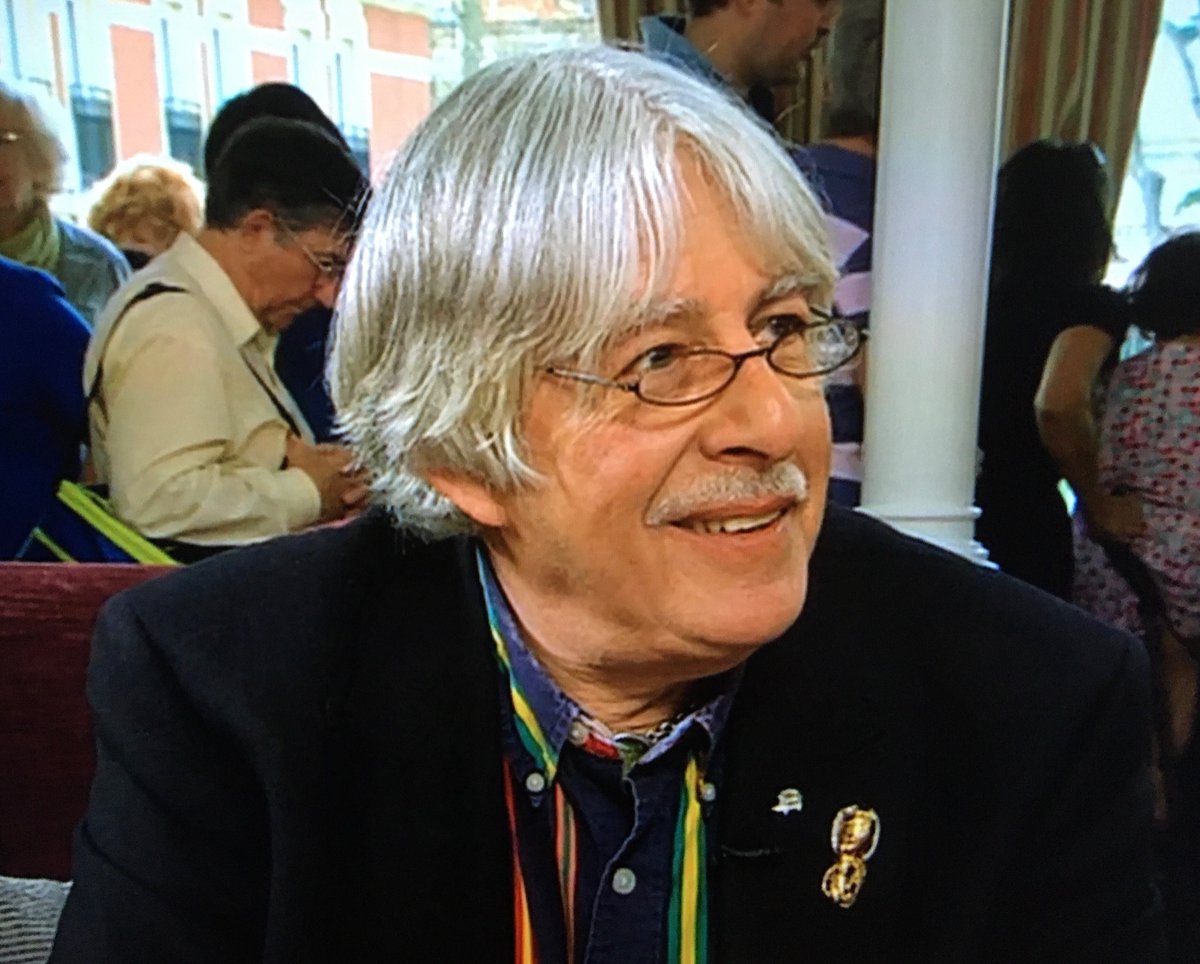 DeMoquerie's tweet photo. @EricIdle this bloke on Antiques Roadshow is doing rather a good impression of Sir Arthur Streeb-Greebling https://t.co/QMc28BRnjU