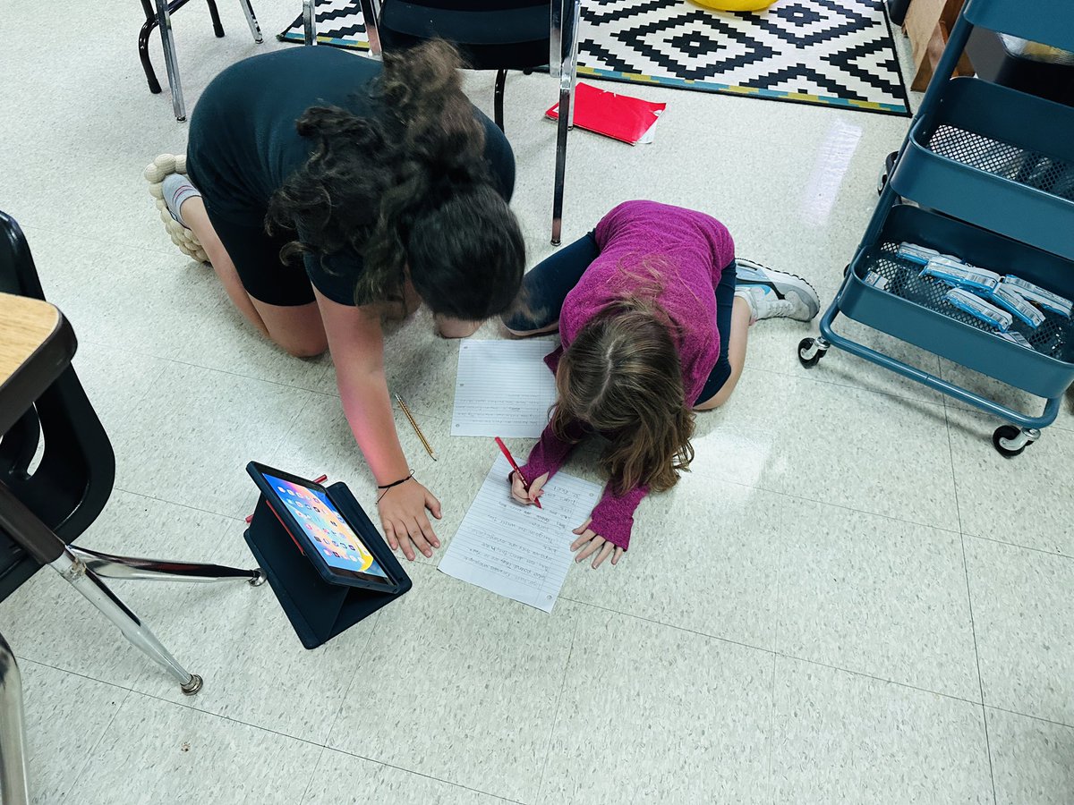 Peer editing! We have been researching an animal during intervention and turning our research into an informational paragraph! It’s been fun to watch the process! #futureauthors #simplythebest <a href="/BESBartlett/">BESBartlett</a>
